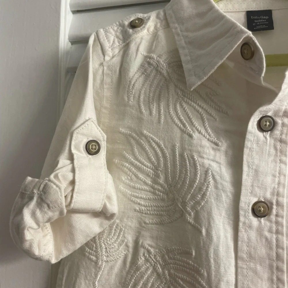 BABY GAP LIKE NEW Guayabera-like Shirt SZ 12-18M runs LG Don’t think ever worn